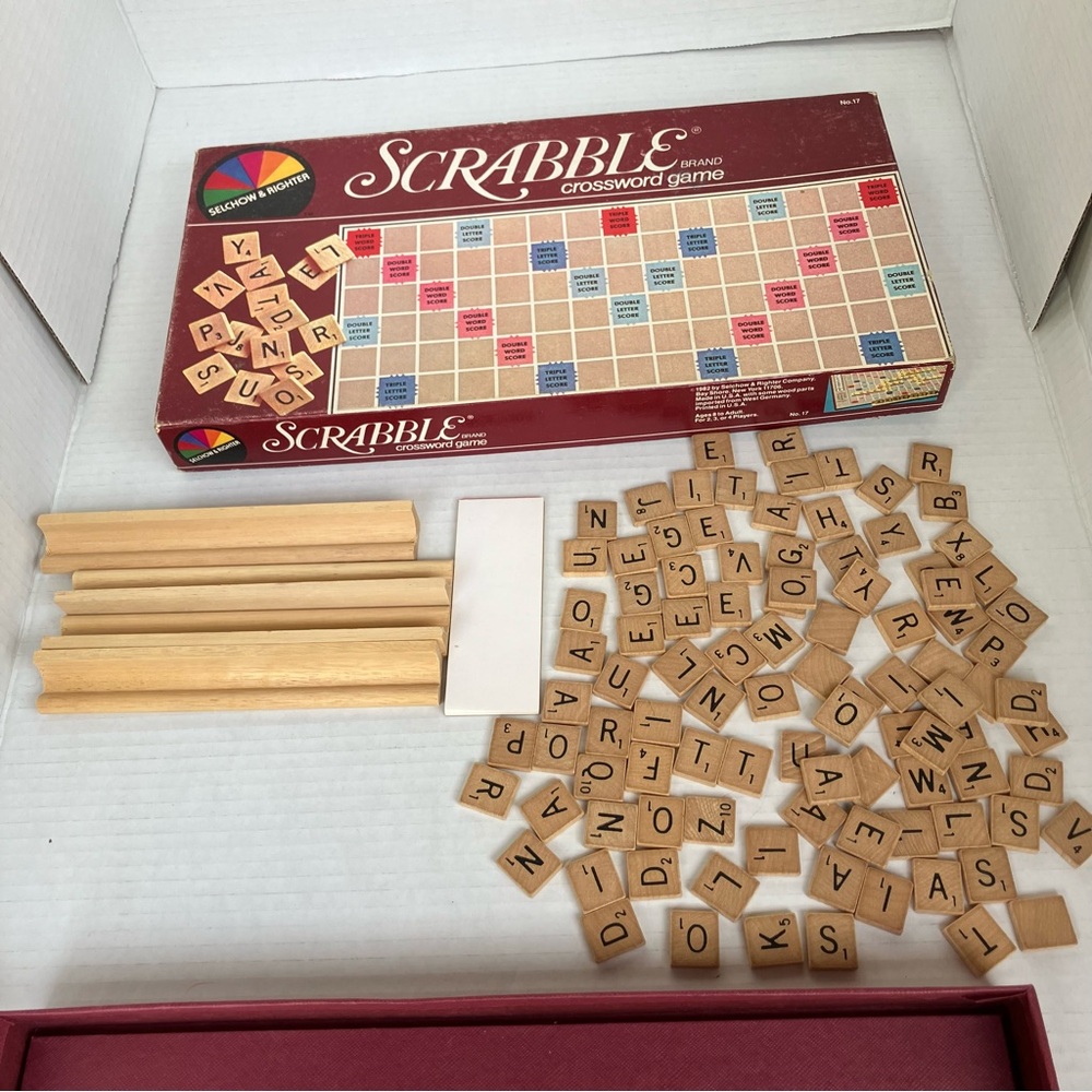 1982 Scrabble Wooden Tile Board Crossword Game Set Original Pieces‎